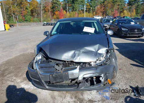 2010 Volkswagen Jetta S z USA, uszkodzony, nr VIN 3VWJX7AJ5AM001768